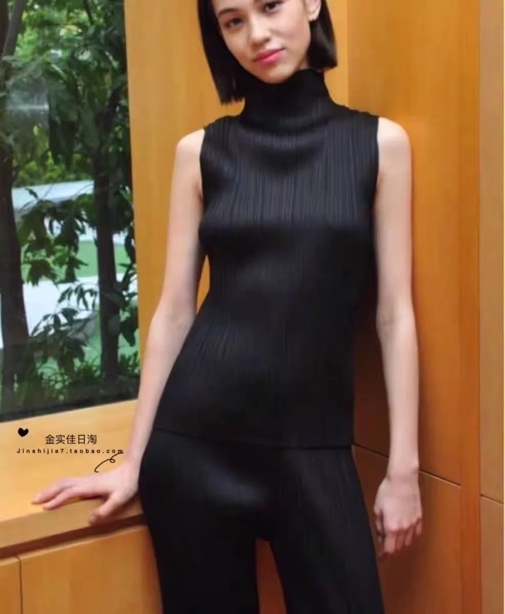 Classic Miyake Pleated Women Basic Tops Models Turtleneck Women Sleeveless Elegant Causal T-shirt Vest Designer Fashion Clothes