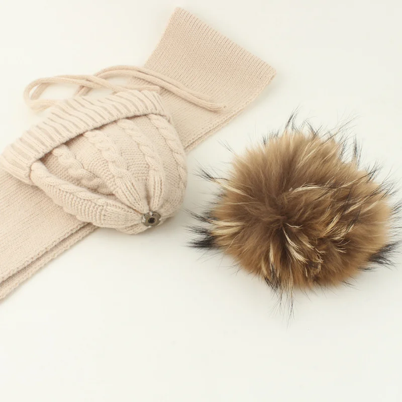 جديد وصول الأطفال ريال الراكون الفراء الكرة زغب قبعة وشاح مجموعة الخريف والشتاء تويست محبوك الدافئة Earflaps قبعات الرقبة أدفأ