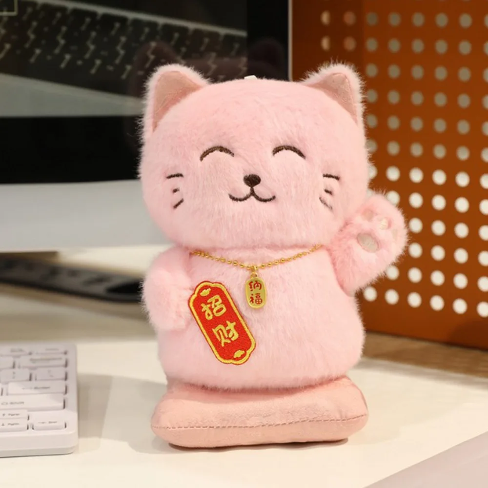 Com colar de pelúcia gato da sorte ornamento recheado coleção gato da sorte brinquedo de pelúcia dos desenhos animados bonito gato da sorte boneca de pelúcia presente das crianças