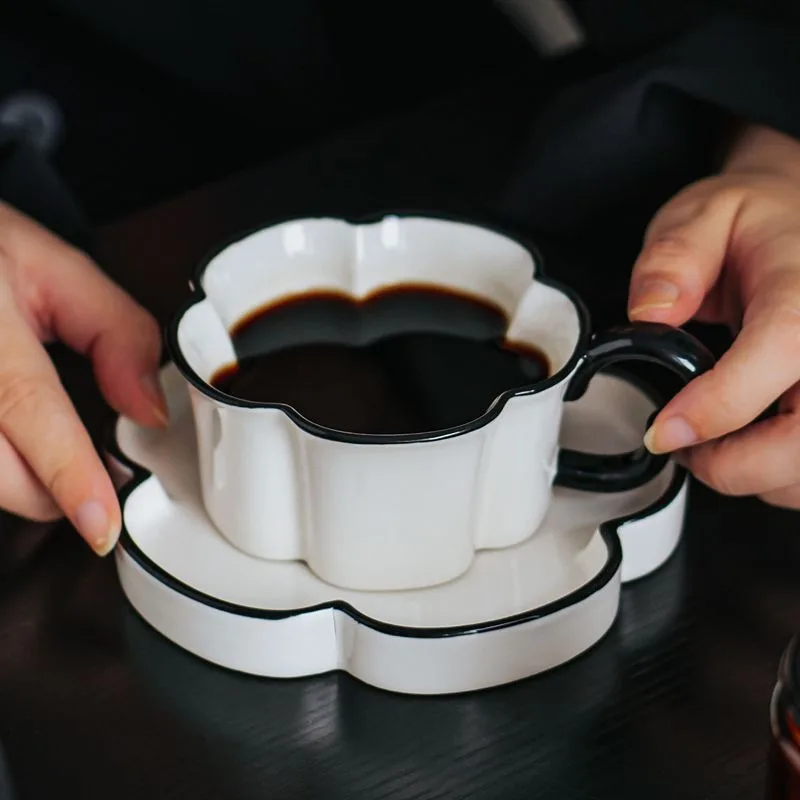 

Exquisite Black White Ceramic Coffee Cups Set 250ml Light Luxury Dessert Shop Afternoon Tea Creative Home Breakfast Mugs Gifts