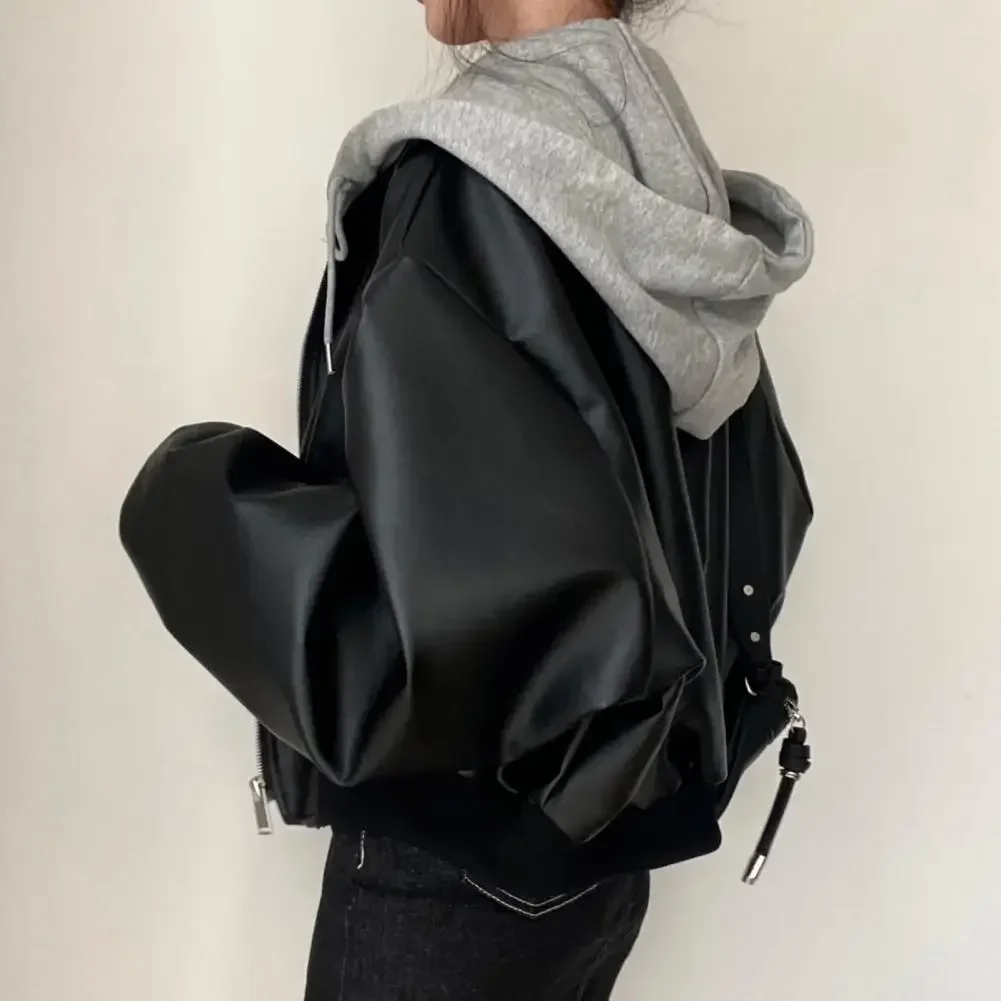 แจ็คเก็ตหนังเทียมแบบมีฮู้ดสไตล์วินเทจใหม่ประจำฤดูใบไม้ร่วงปี 2025 แฟชั่นเสื้อแจ็คเก็ตสั้นสองชิ้นสำหรับผู้หญิง เสื้อโค้ท PU สไตล์ลำลองสำหรับผู้หญิง