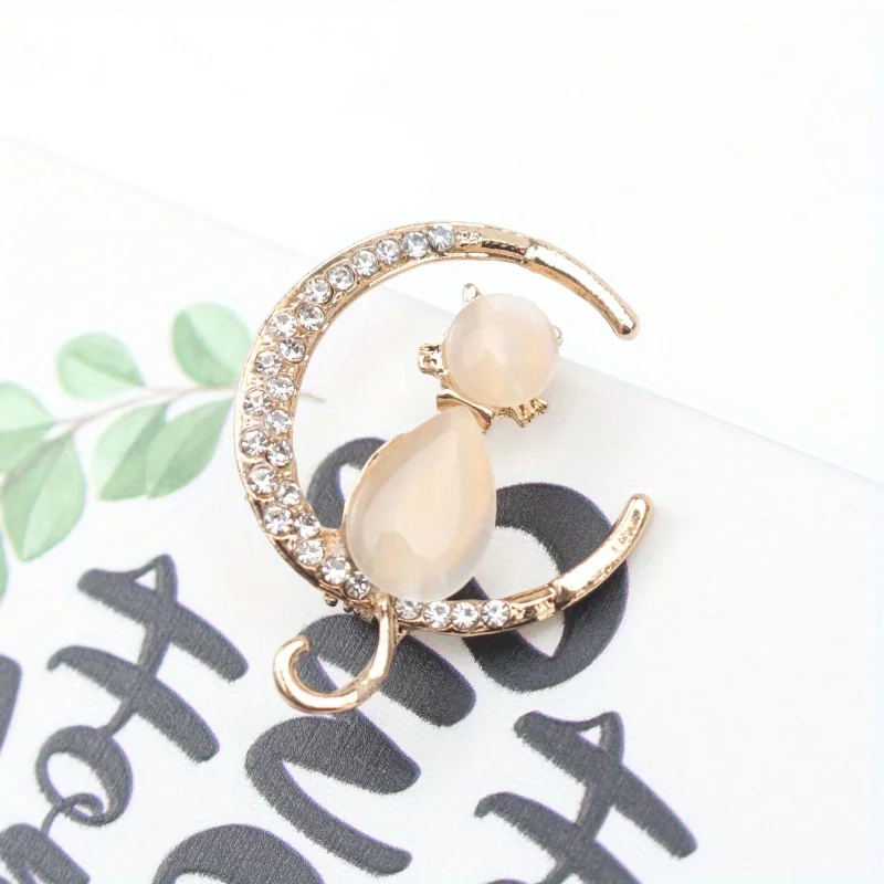 Cat's Eye Stone Moon Kitten Brooch High-grade Animal Corsage Fashion Niche Pin Anti-slip Light Accessory