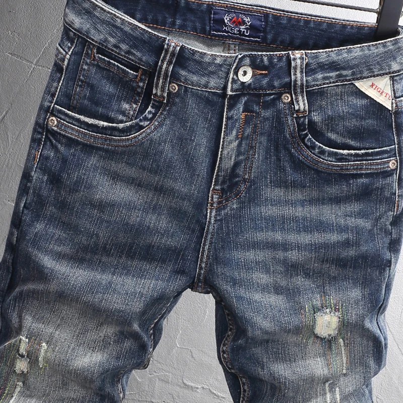 Jeans rasgado de estiramento fino masculino, designer de bordados, calça jeans vintage, moda de rua retrô, preto e azul