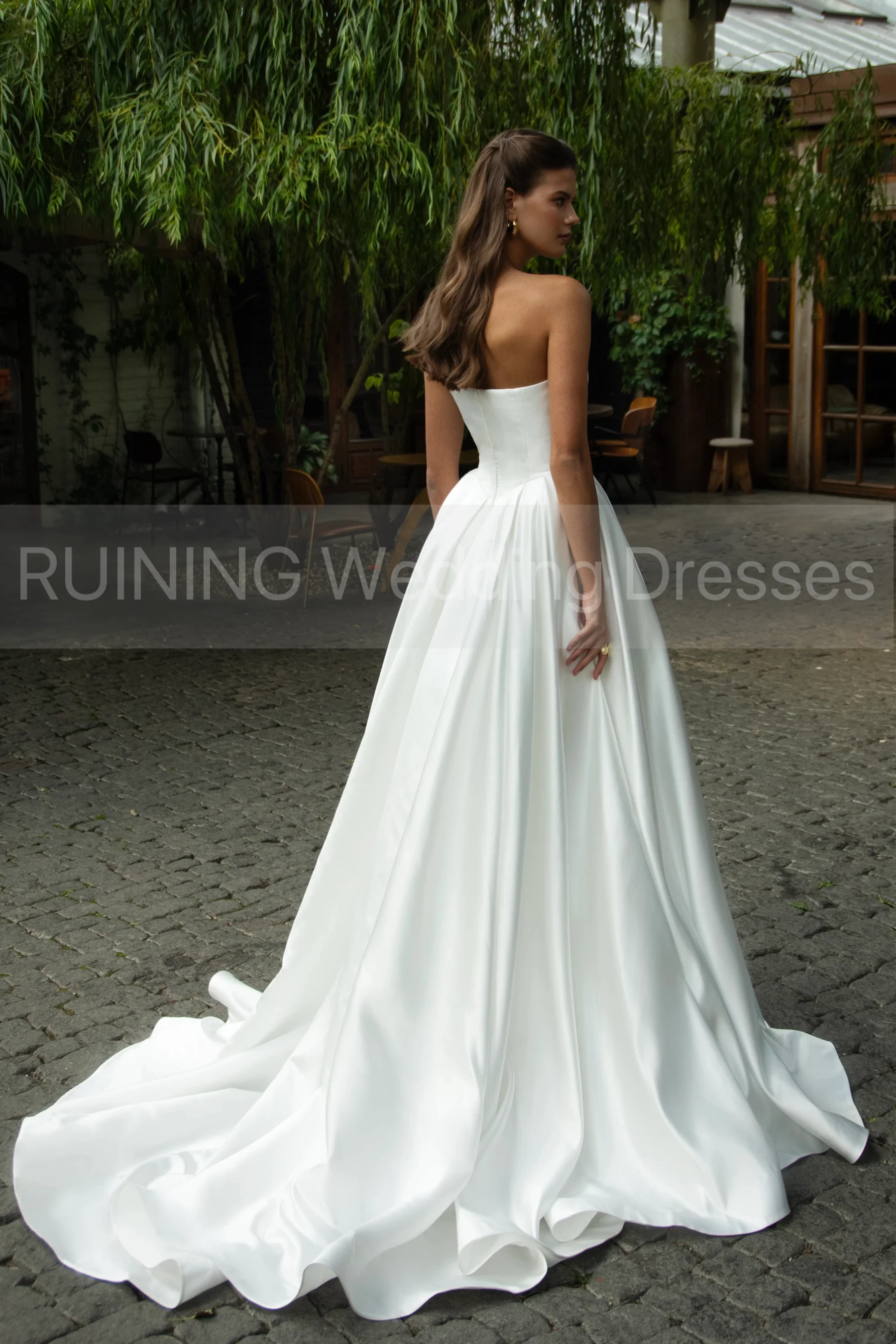 ชุดแต่งงานแบบไม่มีสายราคาประหยัด ปี 2025 ชุดเจ้าสาวทรงเอไลน์แบบเจ้าหญิง ผ้าซาตินเรียบง่าย ชุดราตรีงานพรอมยาวสำหรับงานแต่งงาน