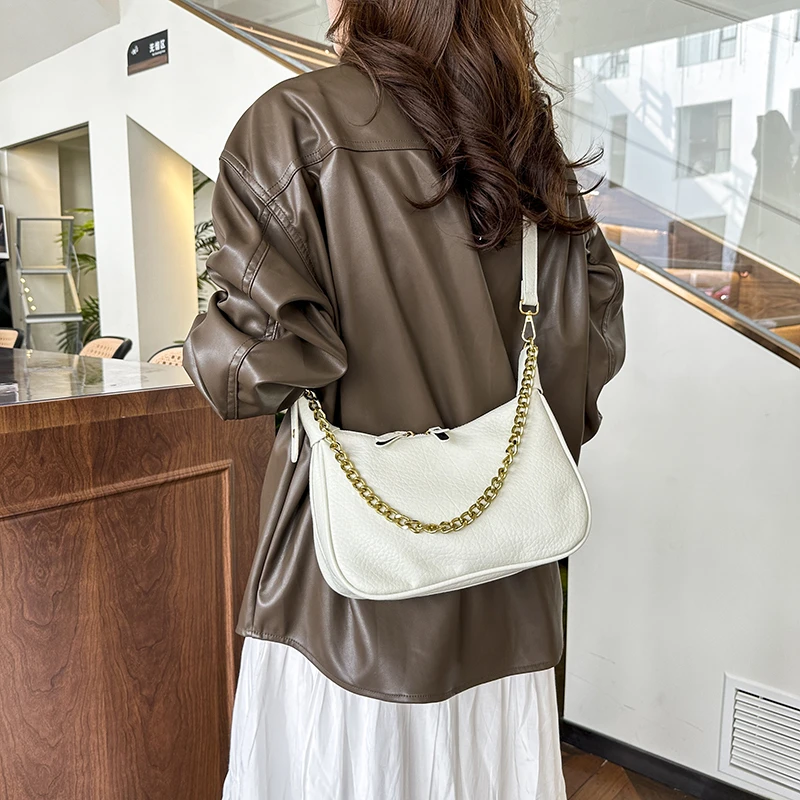 

Elegant Women Luxury Leather Tote Bag High End Designer Shoulder Handbag Designed For Modern City Fashion Wear