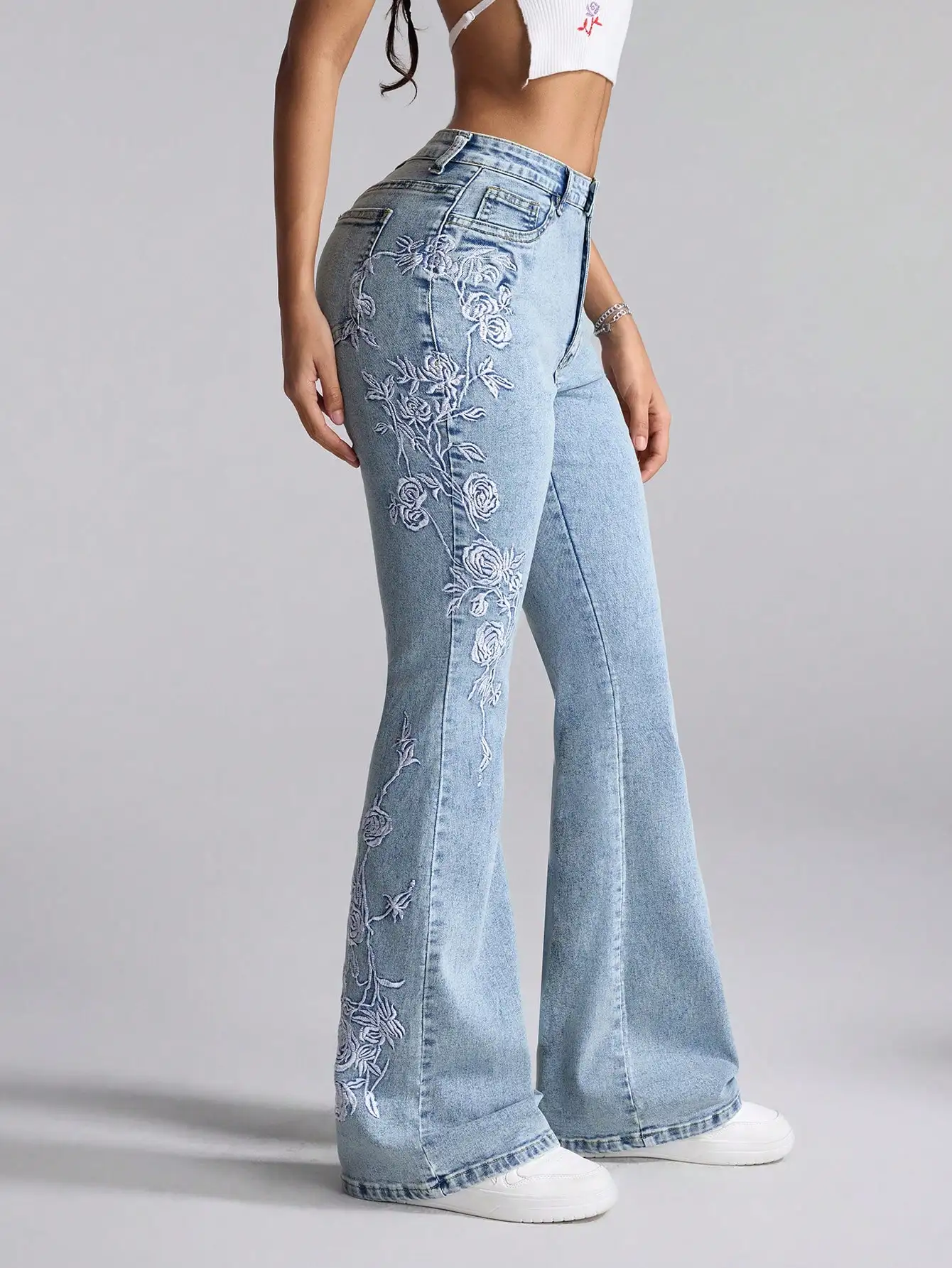 

Women's Low Waist Floral Embroidered Flare Jeans with Light Wash