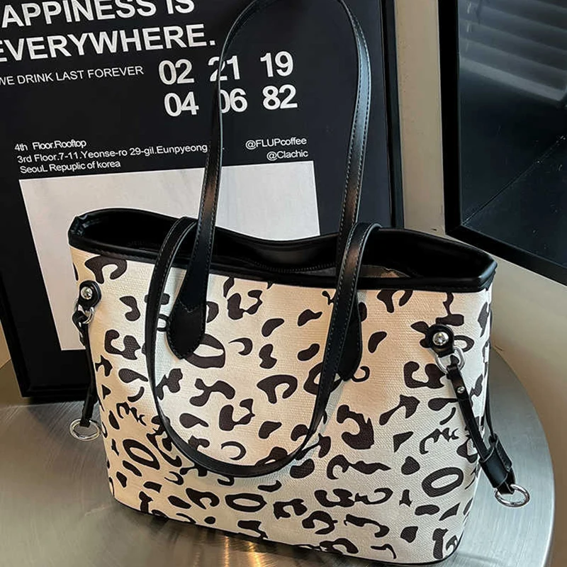 

Leopard Print Underarm Bag For Women New Fashion Large Capacity Tote Bag Summer Versatile College Student Classroom Shoulder Bag