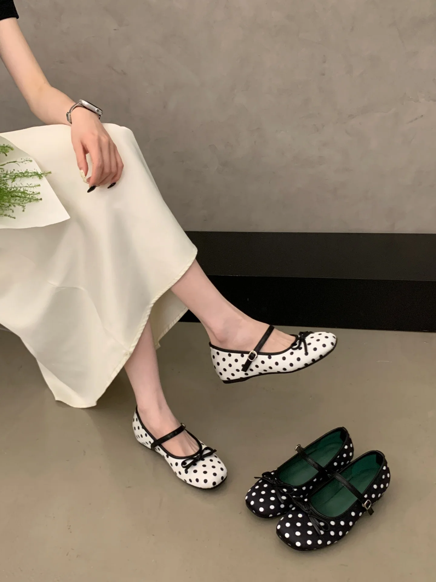 ポルカドット柄バレエスタイルメリージェーンシューズ-レディース-春夏ファッション-フラットソール-ラバーソール-ラウンドトゥ-インヒール