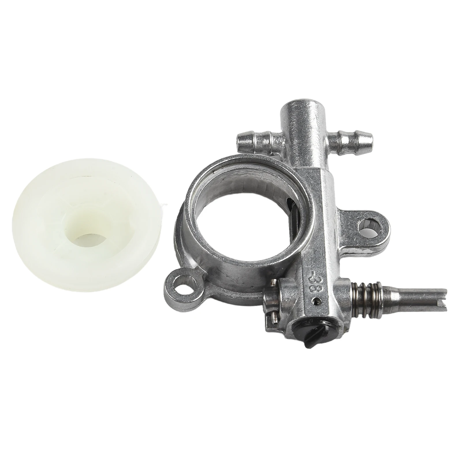 1Pcs Chainsaw Oil Pump With Worm Drive Gear For 2500 3800 Chainsaw Spare Parts Electric Saw Parts Garden Accessories