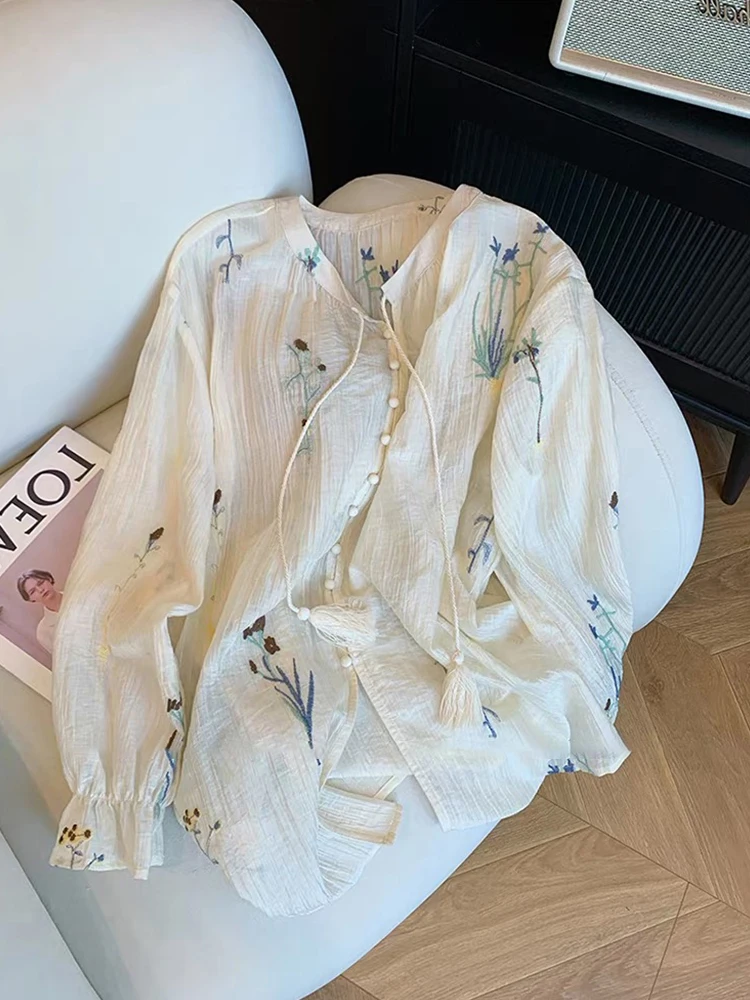 

Модная женская повседневная рубашка с длинным рукавом, с объемной вышивкой, свободного кроя, тонкая, универсальная, с защитой от солнца, на пуговицах