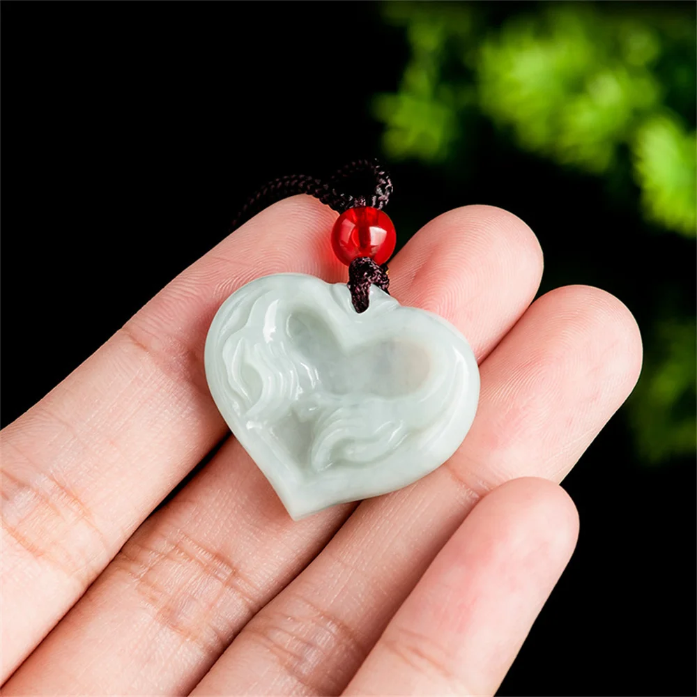 سحر الجاديت الأخضر الطبيعي منحوتة اليد القلب تصميم العشاق قلادة تميمة قلادة شهادة الفاخرة اليشم خمر المجوهرات