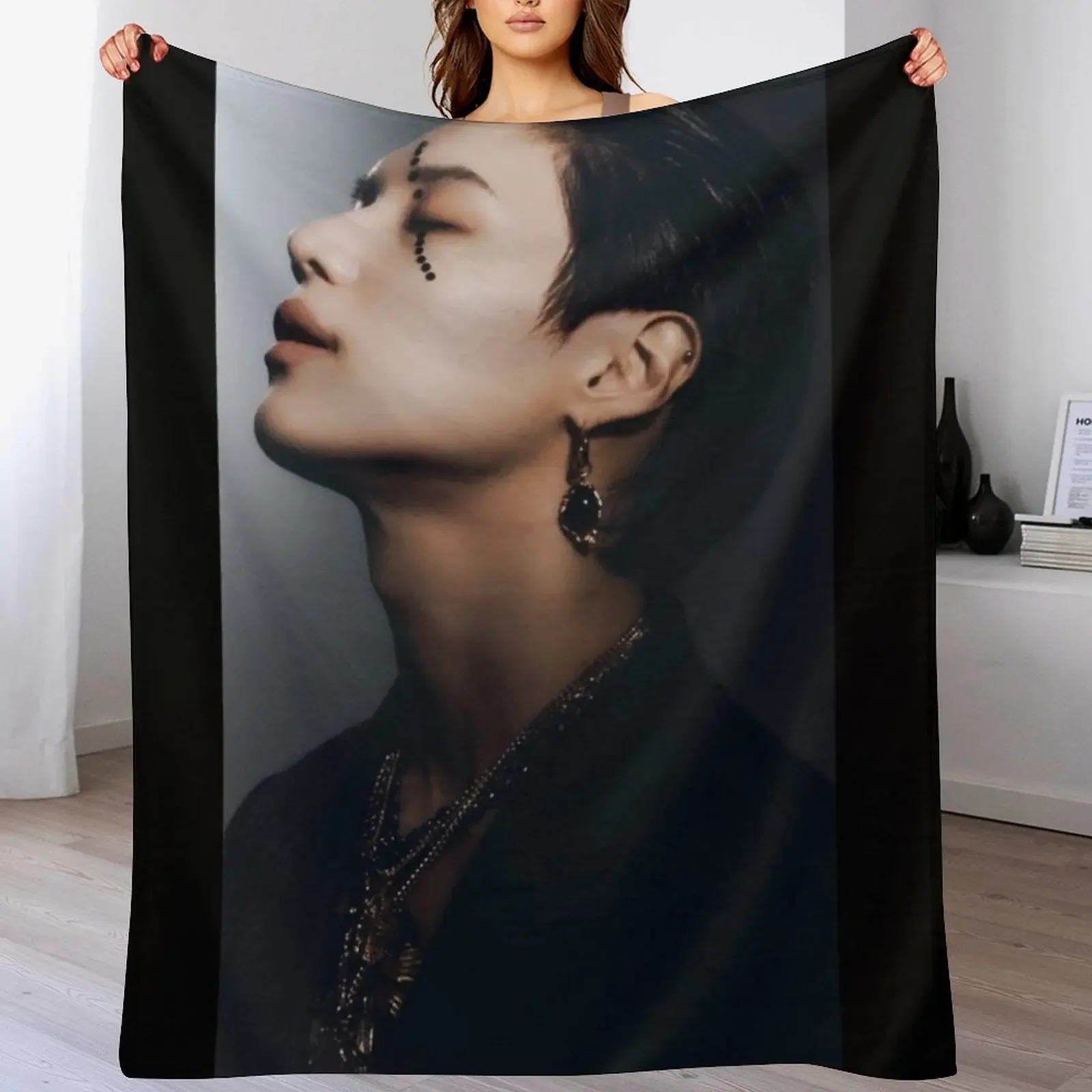 SHINEE TAEMIN Throw Blanket Reusable Durable Soft Blanket for All Seasons
