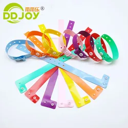 100 sztuk Count 38 Silk tanie wodoodporne miękkie opaski pcv, jednorazowe plastikowe bransoletki, L kształt winylu Wrist Band