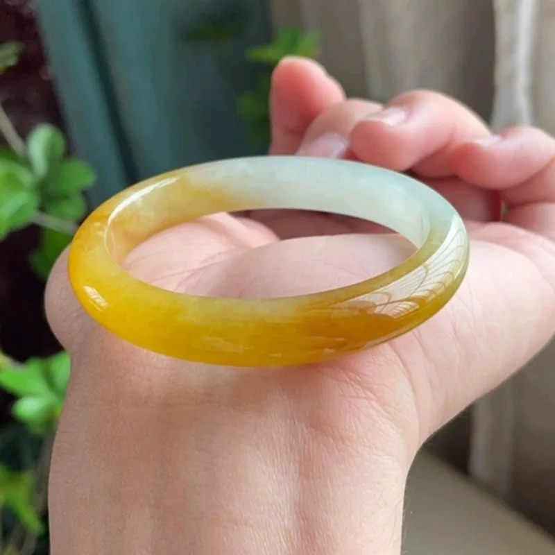 Bracelet en jadéite florale jaune glacé birman, motif concubine noble et paisible