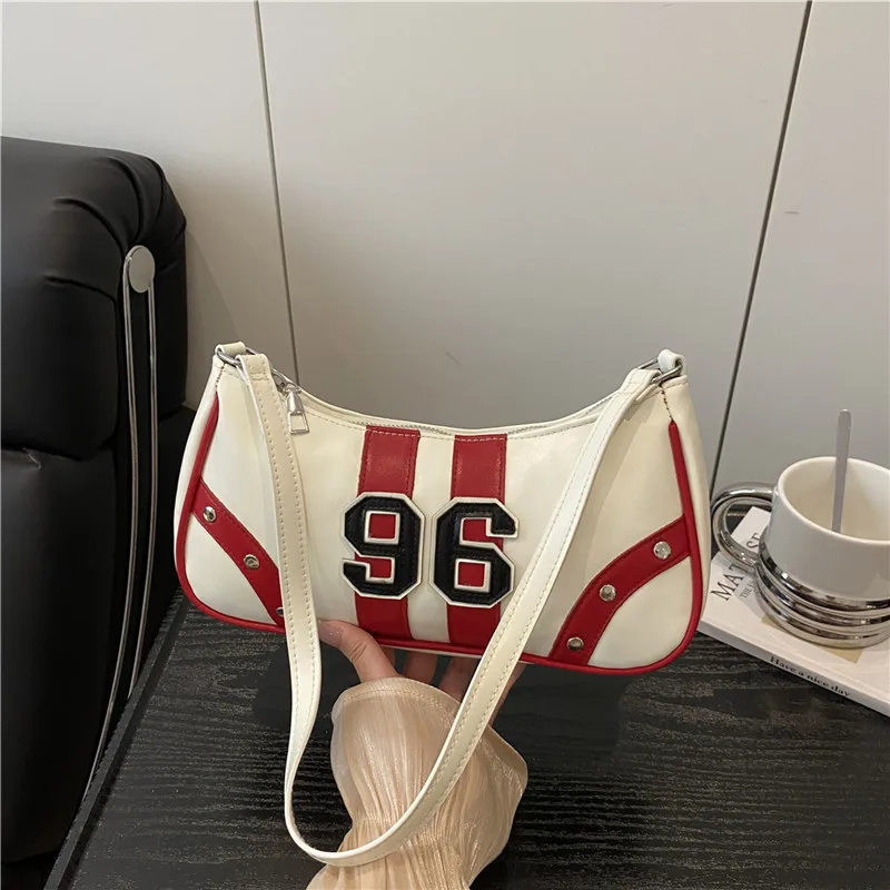 

2026 Новая европейская и американская трендовая маленькая квадратная сумка на одно плечо с надписью для женщин