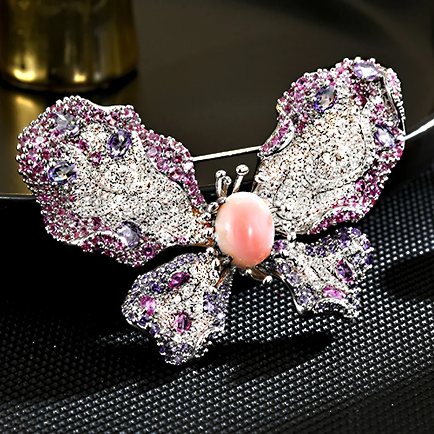 

Новая брошь-бабочка цвета тяжелой промышленности с микроинкрустацией из циркония, аксессуары для пальто, легкие роскошные модные булавки для корсажа с насекомыми