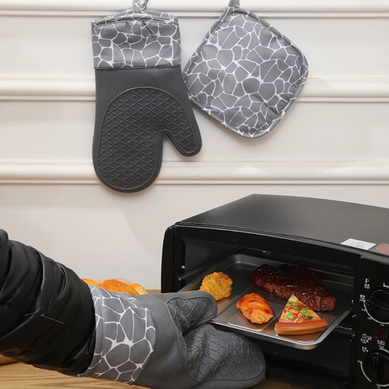 

Versatile Silicone Kitchen Gloves Heat Resistant Oven Mitts Pots Holder Reusable Oven Gloves for Various Cooking Tasks