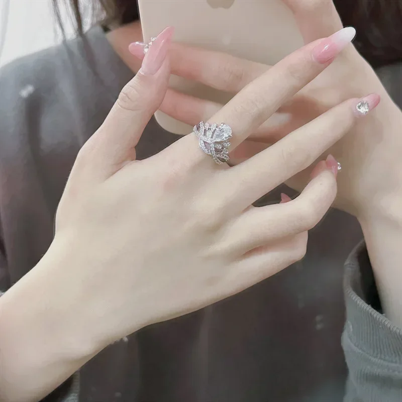 

MDL Moissa!ite Style Pear Shaped Teardrop Personalized Yellow Diamond Crown Ring Fashion Light Aquamarine Diamonds