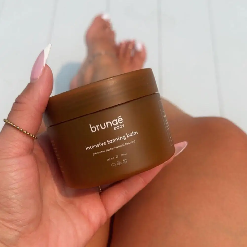 locao-autobronzeadora-de-secagem-rapida-com-brilho-bronze-natural-hidratante-sem-manchas-longa-duracao-A-prova-d'agua-para-o-corpo-todo