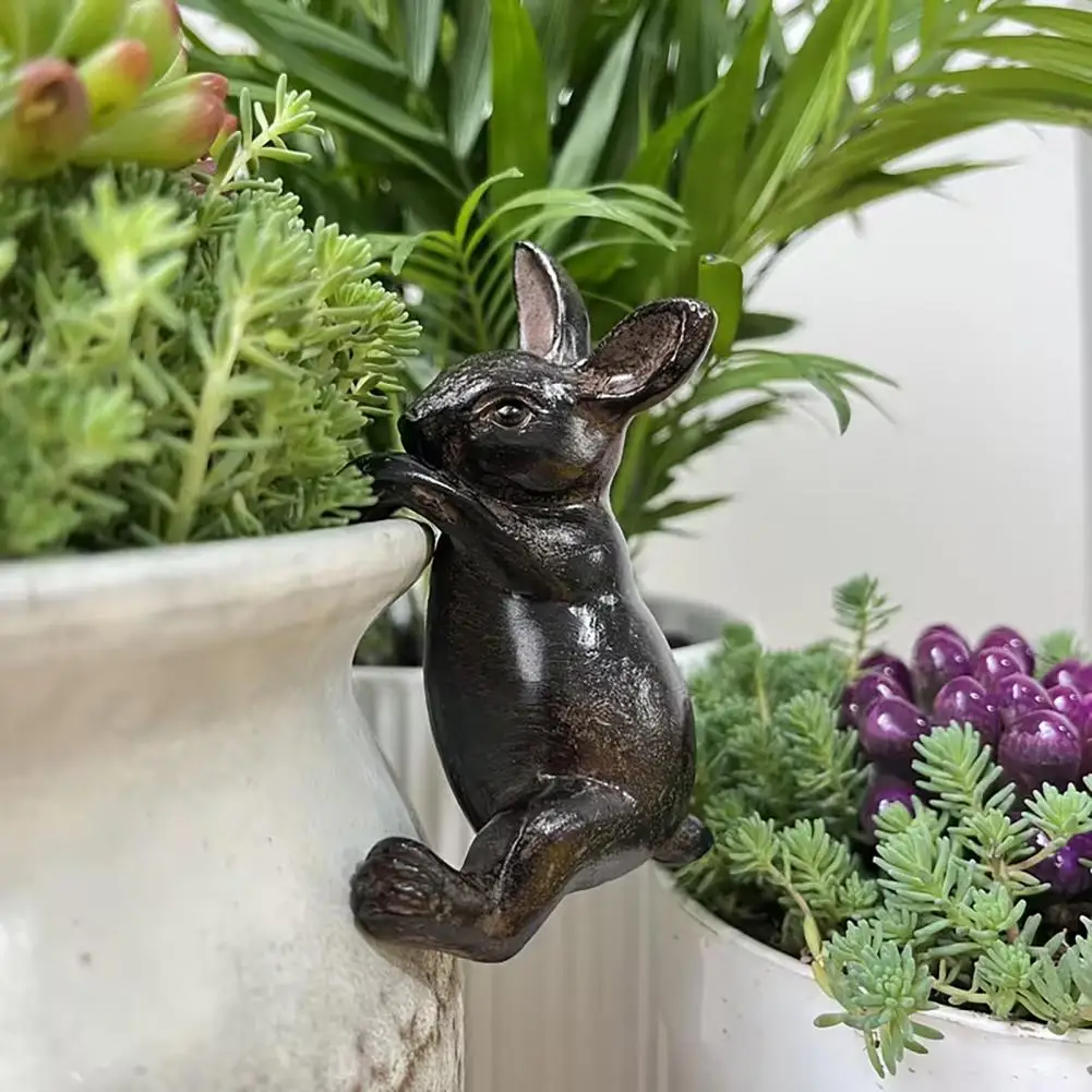 Black Climbing Rabbit Pot Hugger Figurine Resin Hanging Bunny Planter Edge Decor Animal Pot Sitter Ornament for Garden Decor