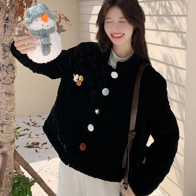 سترة نسائية لخريف وشتاء 2025 النسخة الكورية الجديدة من المخمل الذهبي بتصميم قصير وخفيف الوزن وأزرار ملونة دافئة من القطن #5