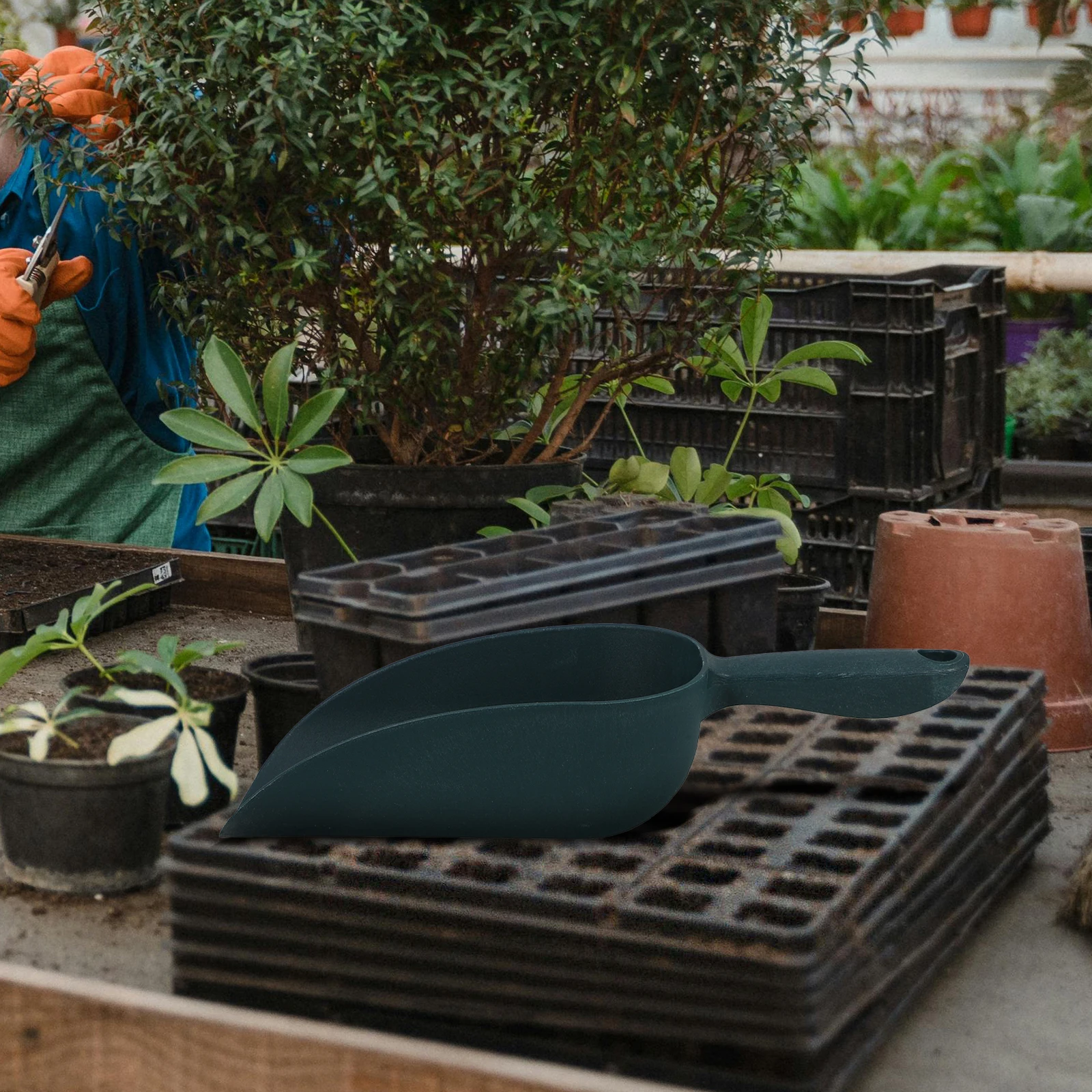 

Gardening Shovel Plastic Hand Tool Portable Durable Ergonomic Handle Soil Transfer Easy Grip Narrow Space Grit Salt Scoop