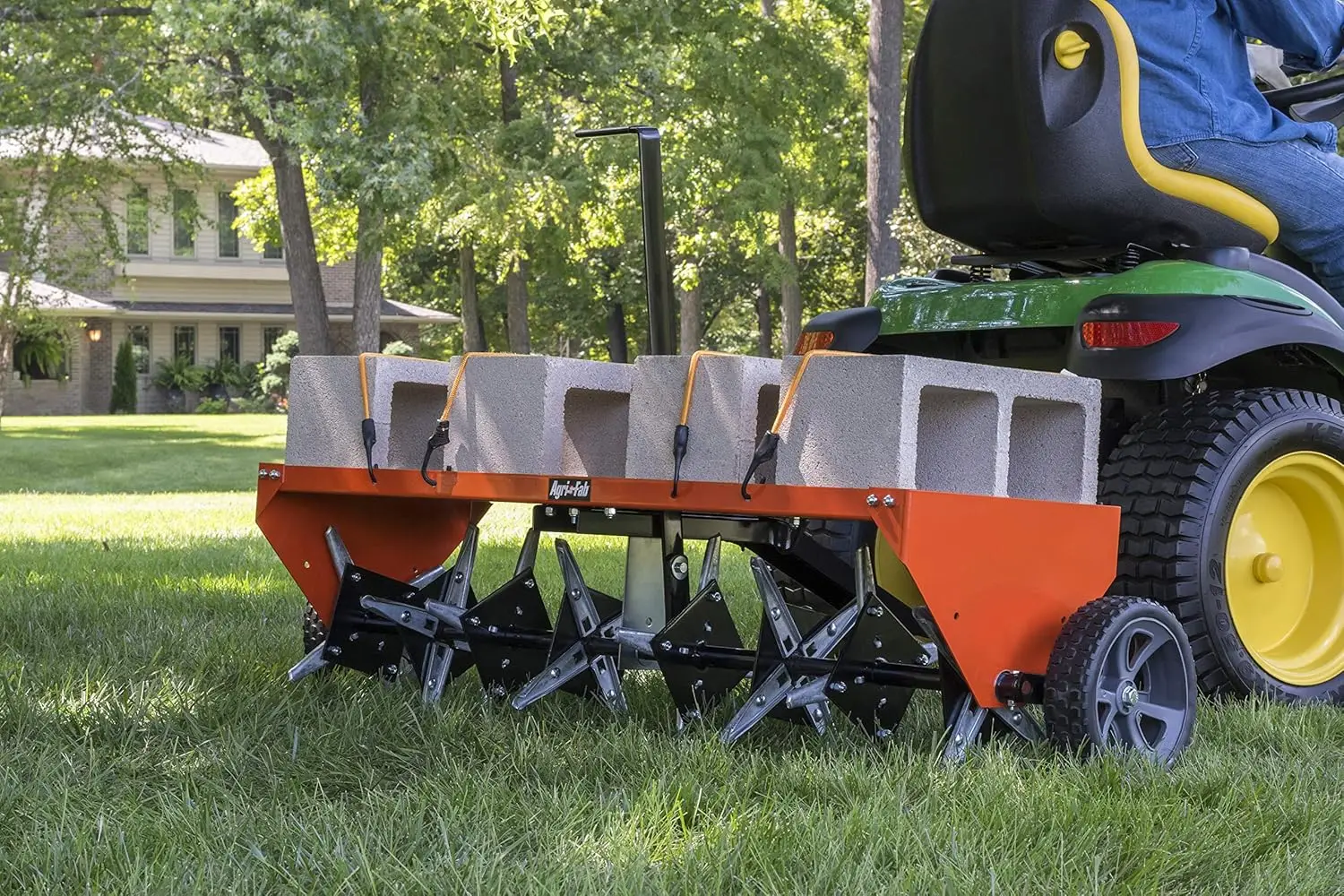 Aerator colokan rumput belakang dengan halangan Universal; Dirancang untuk menarik di belakang rumput