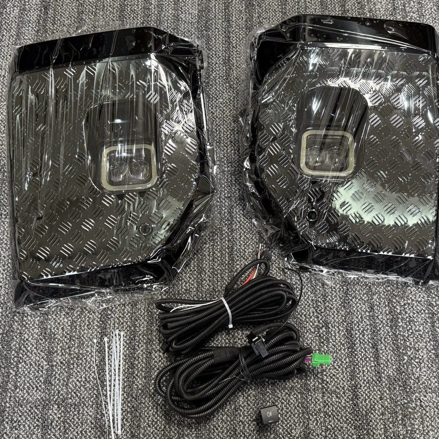 Golden Eye Fog Lamp with Cover For Toyota Land Cuiser LC250 2024 2025 Led Lens High Brightness Fog Lamp Modification Accessories detail image 4