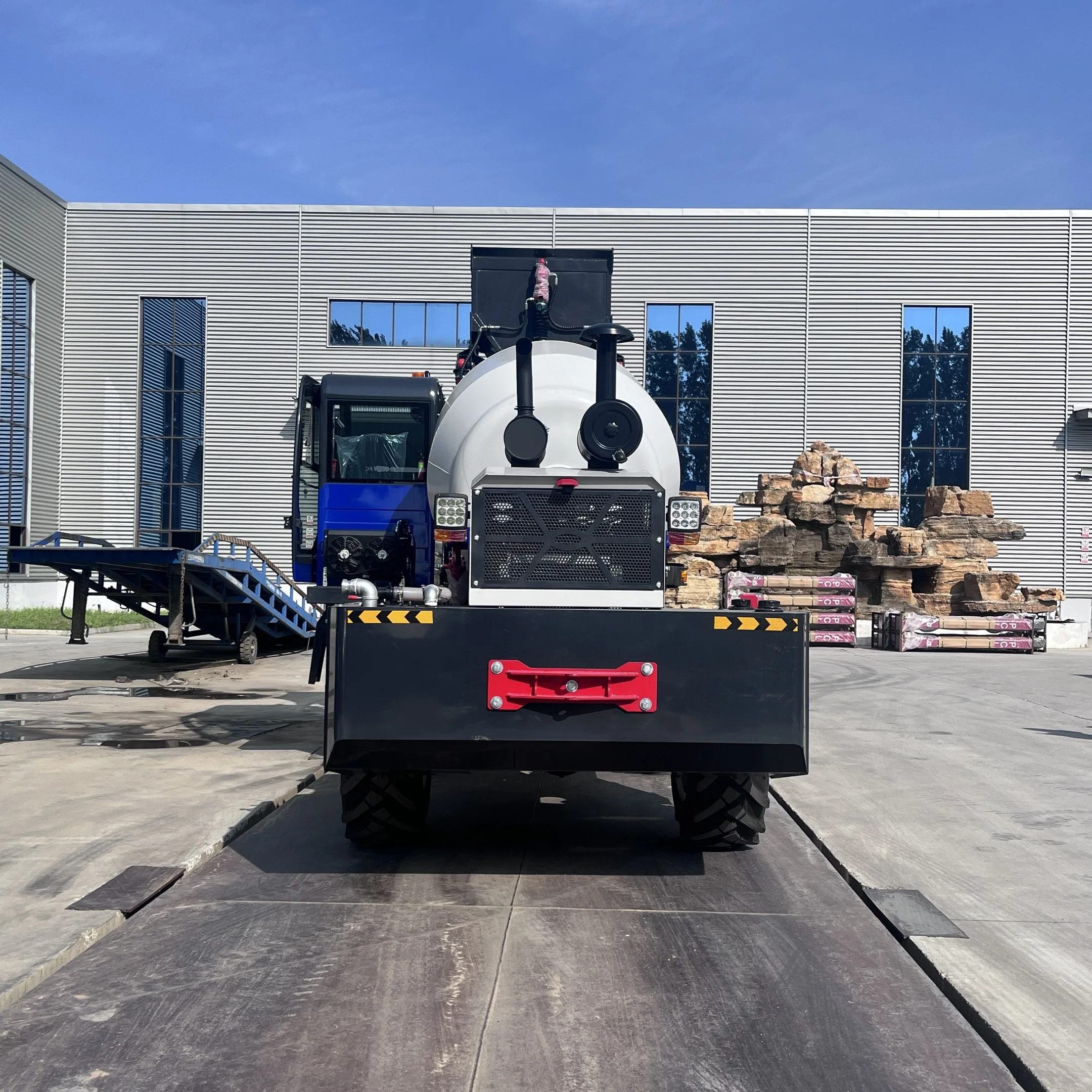 High Quality Mobile Cement Concrete Mixer Truck with Self Loading Automatic Loading Engine Components for Sale