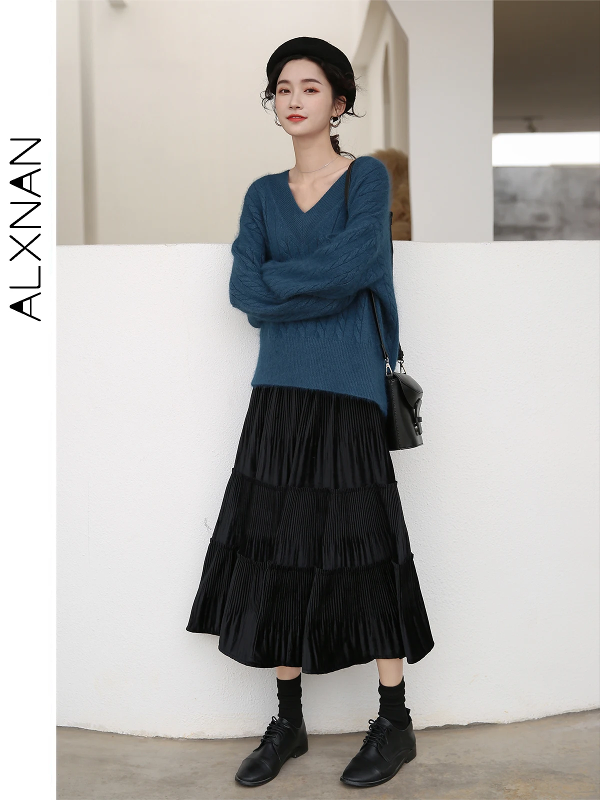 

ALXNAN Black Velvet Pleated Skirt Women 2025 Autumn Winter Elegant A-line Fleece Skirts Elastic Waist Female Clothing LXN909-1