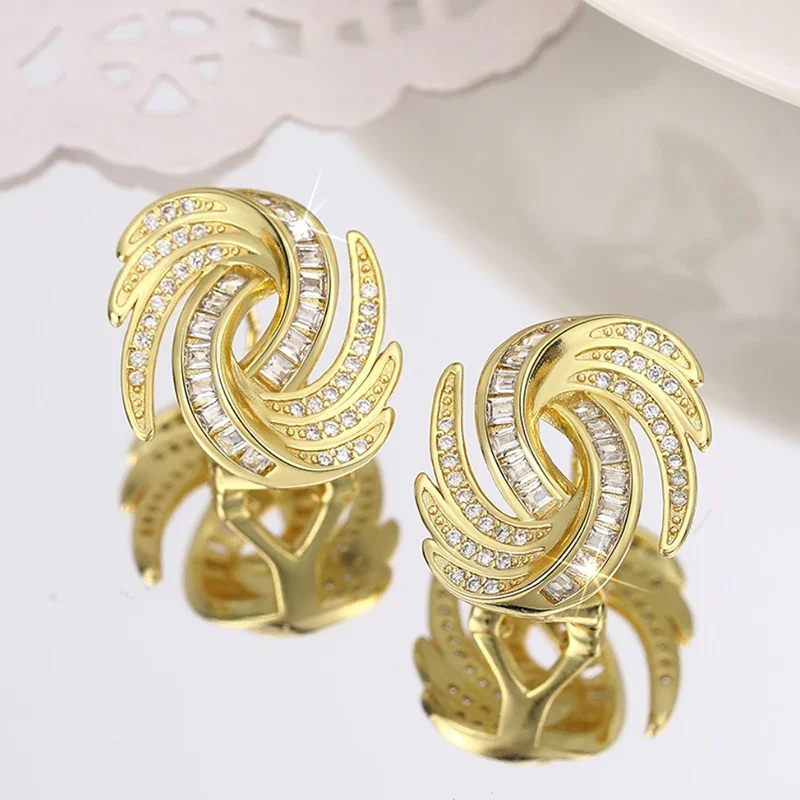 Huitan Noble Cyclone Shaped Stud Earrings Gorgeous Gold Color Shiny Ear Piercing Accessories Female Engagement Party Jewelry Hot