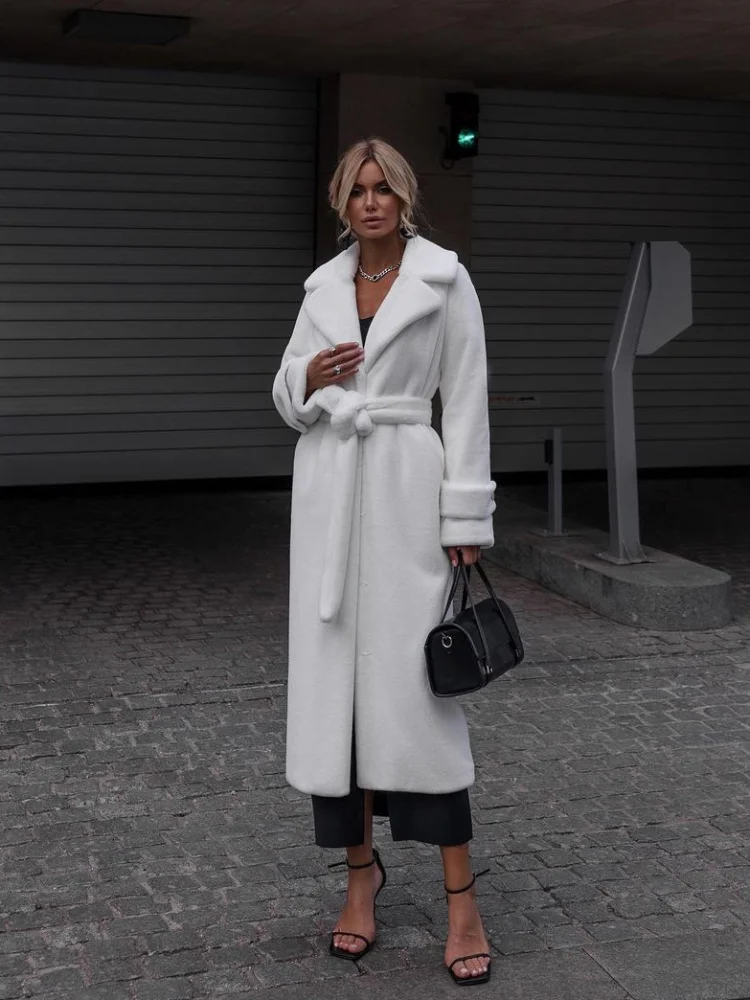 Cappotto in pelliccia sintetica da donna oversize con colletto con risvolto soffice Giacca corta allentata a maniche lunghe solida moda 2025 Nuovo inverno alto streetwear