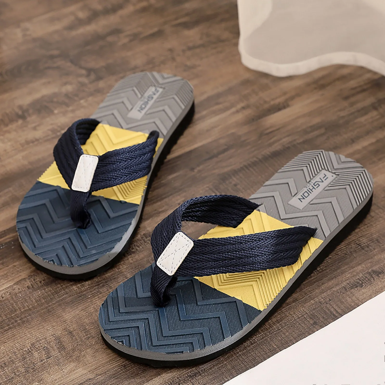 Men Summer Flip Flops Sandals Outdoor Casual Flat Shoes Home Slippers For Men Fashion Sandals Slide Vacation Beach Sandals