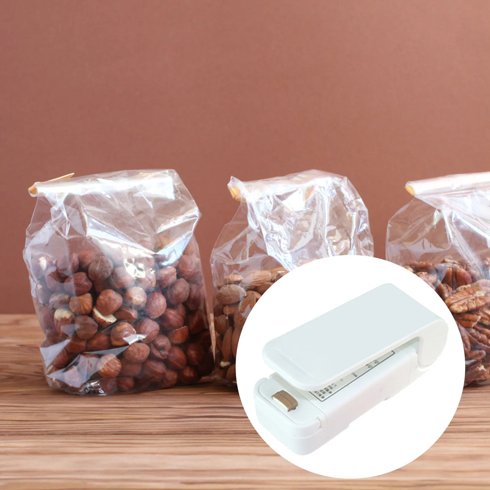 Tight Sealing Compact Bag Sealer Battery Powered Heat Vacuum Sealer for Chip Bags Foil Bag Plastic Bag