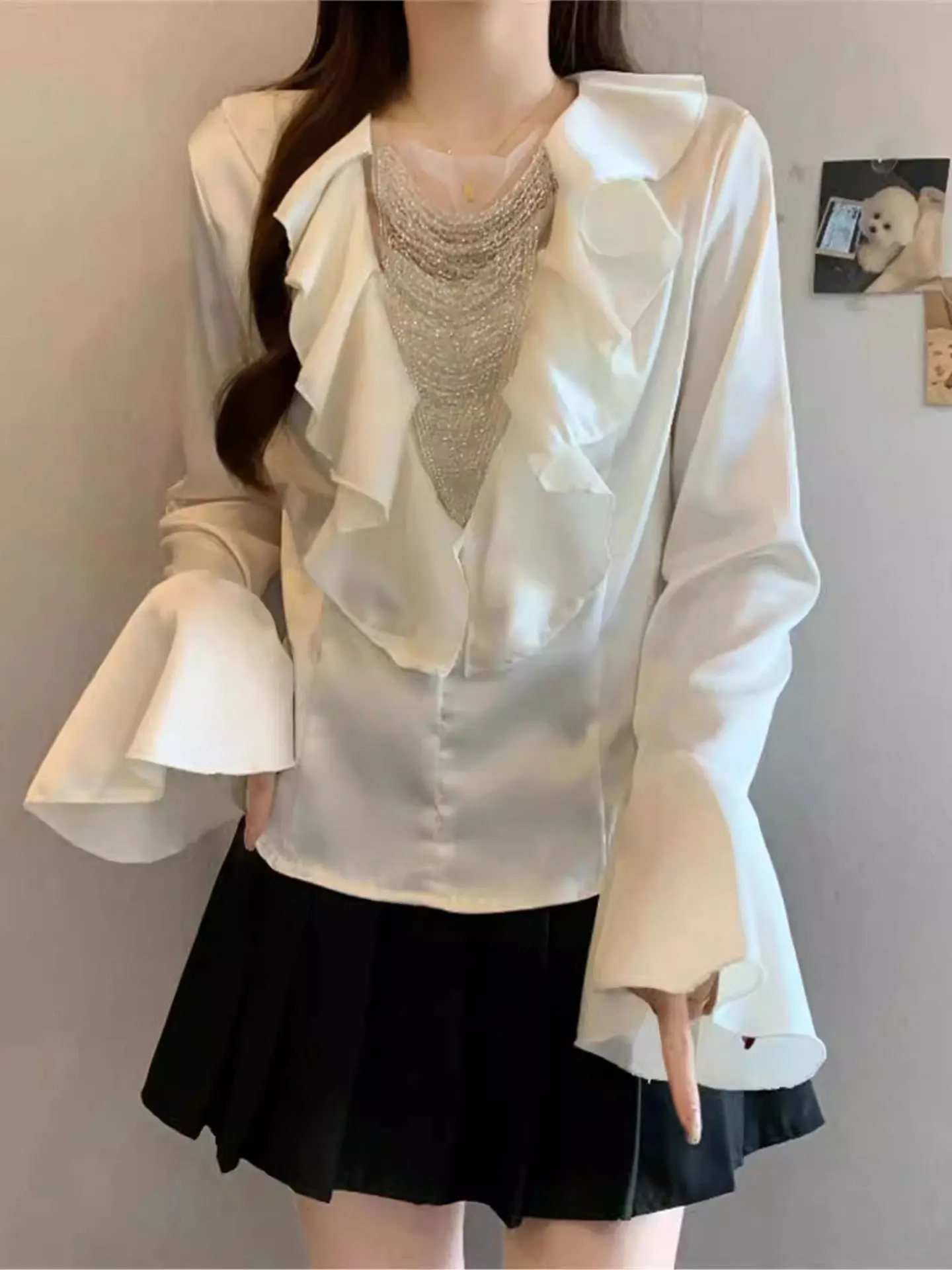 

Женский топ из ацетатного атласа больших размеров с V-образным вырезом, кружевной отделкой и пуговицами, повседневный, весенний, модный