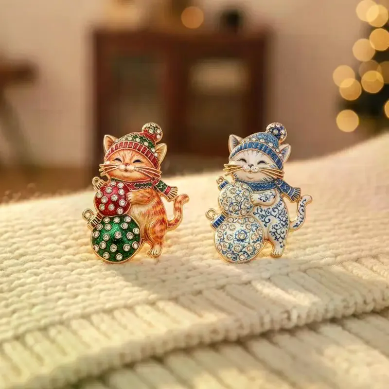1Pcs Unisex Holding Fairy Lights Kitten Animal Brooch Pins: New Year Gifts Lovely Christmas Cat