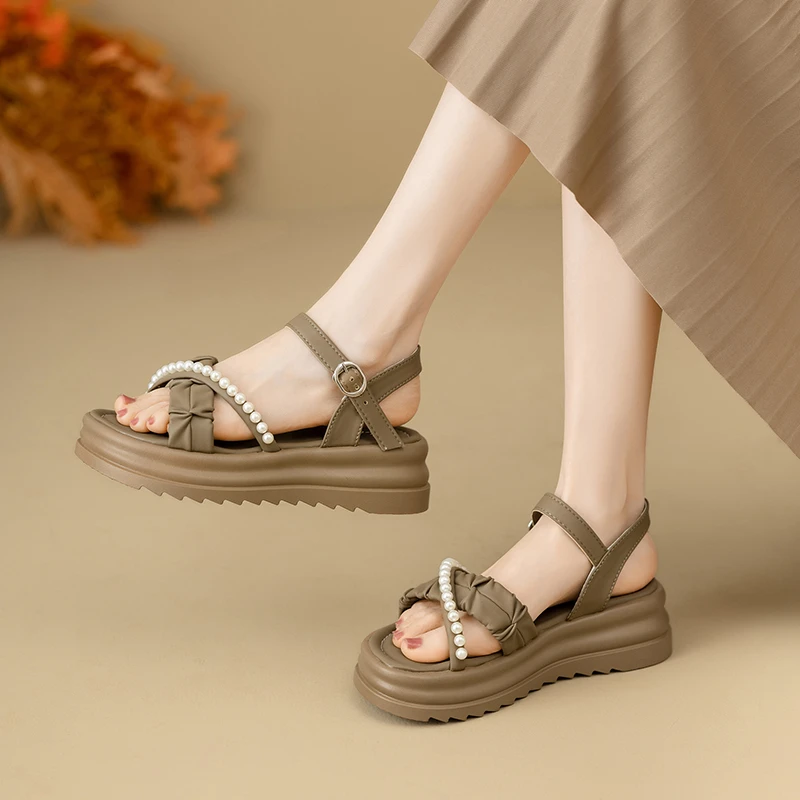 

Новинка 2023 года, летние женские универсальные верхняя одежда на толстом каблуке, тапочки с жемчугом на мягкой подошве, пляжные сандалии из резинового материала, большой размер 41