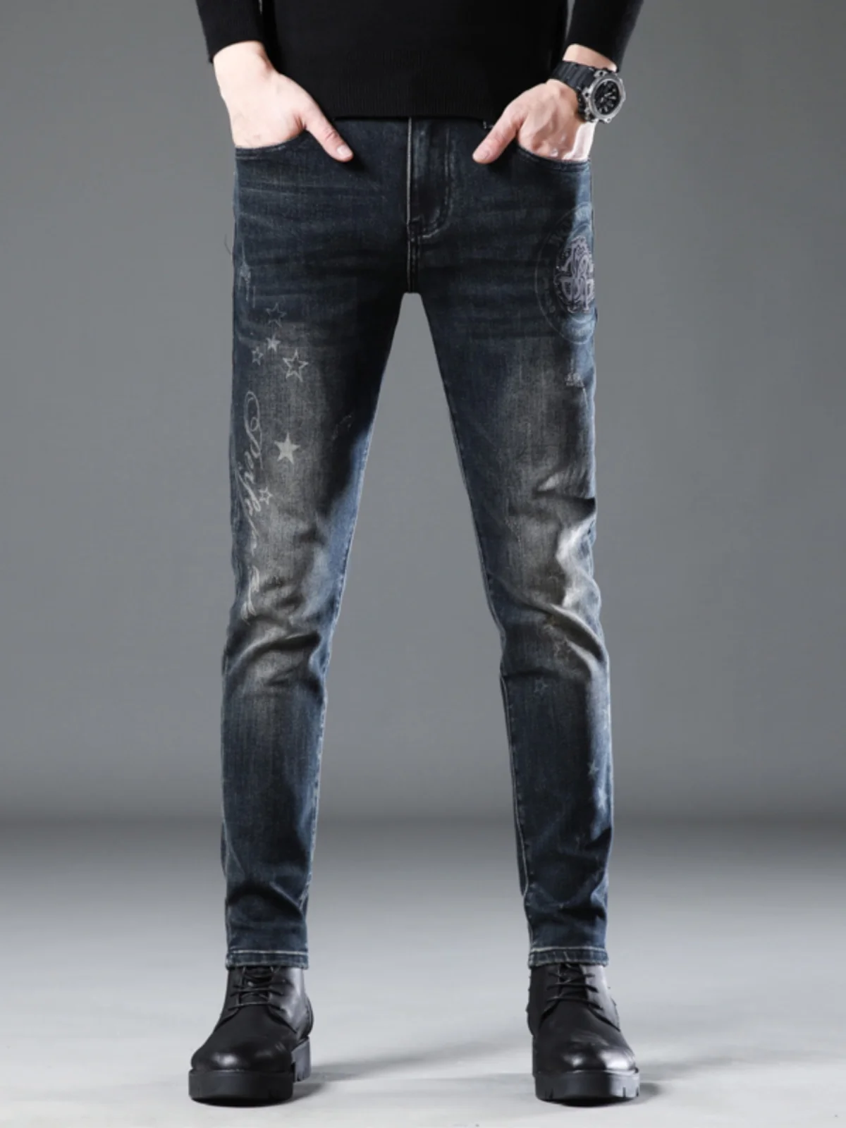 

Hong Kong Trendy Brand Men's Slim Fit Jeans with Printed Rhinestones Personali Casual Cotton Stretch Denim Autumn Winter Ne...