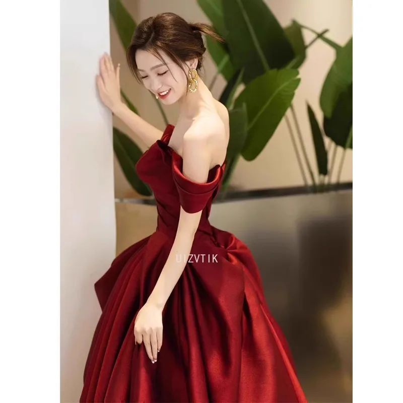 فستان حفلات الزفاف من الساتان على شكل حرف A على شكل قلب عنابي مع فيونكة فساتين سهرة مكشوفة الكتف مطوي للمناسبات الرسمية