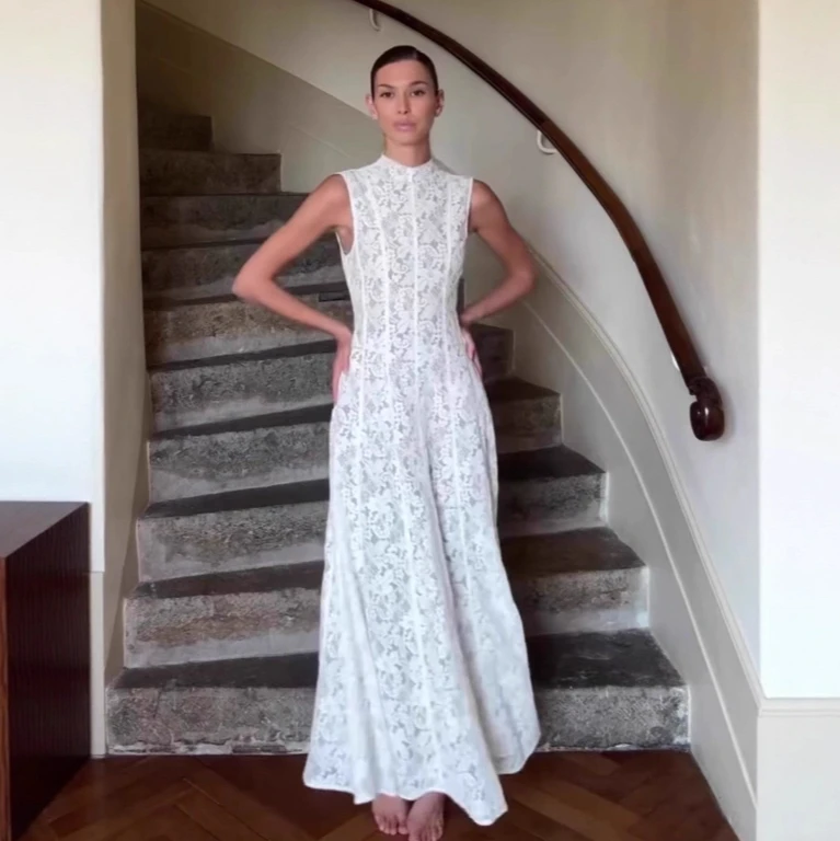 Damenkleider Spitze Ausgeschnittenes Langes Kleid Hohe Taille Sexy Maxikleid Ärmellos Halbhoher Kragen A-Linie Sommer 2026 Party Vestidos