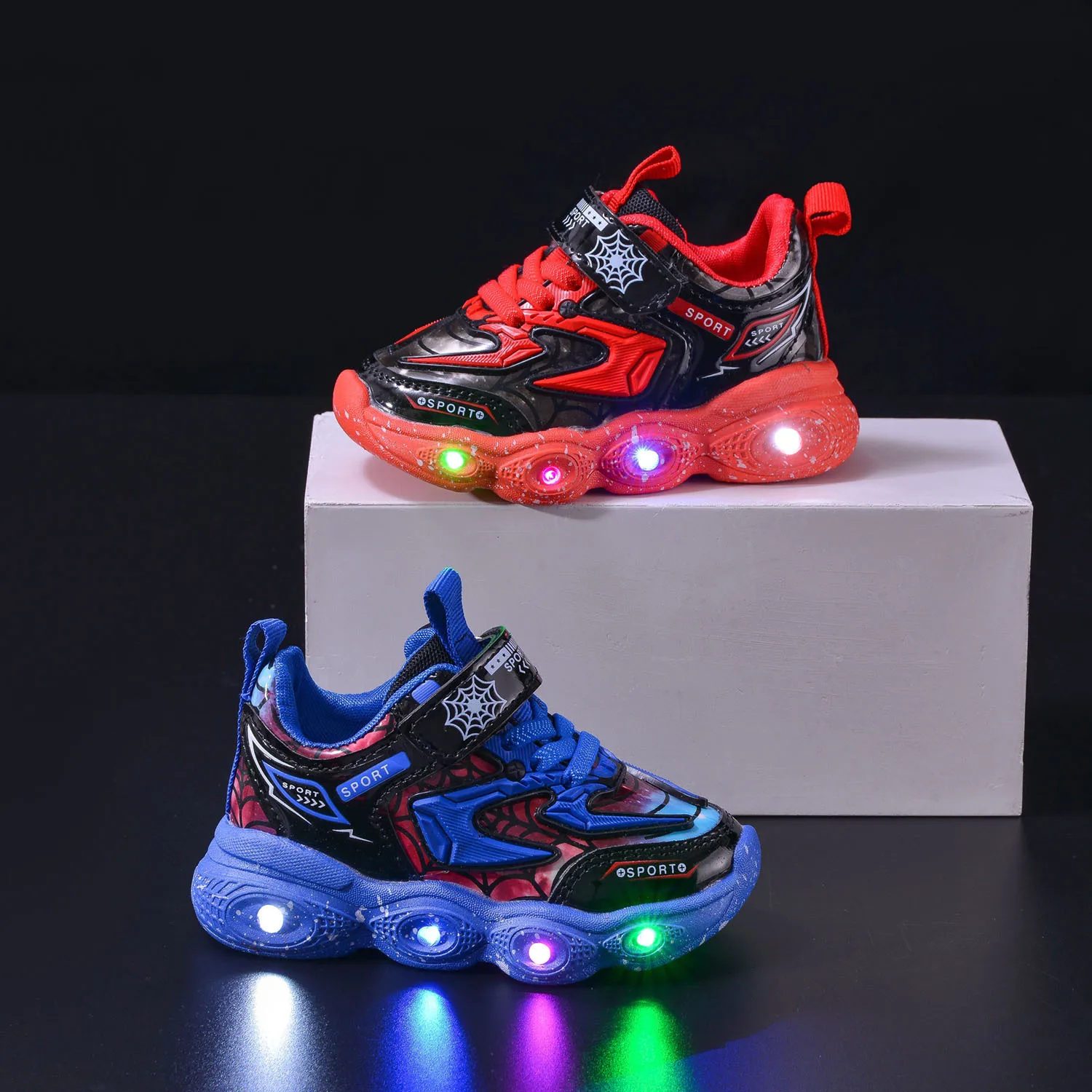 

Disney's New Children Sports Shoes LED Luminous Classmates 1-6 Years Old Boys Casual Shoes Medium and Small Children with Lights