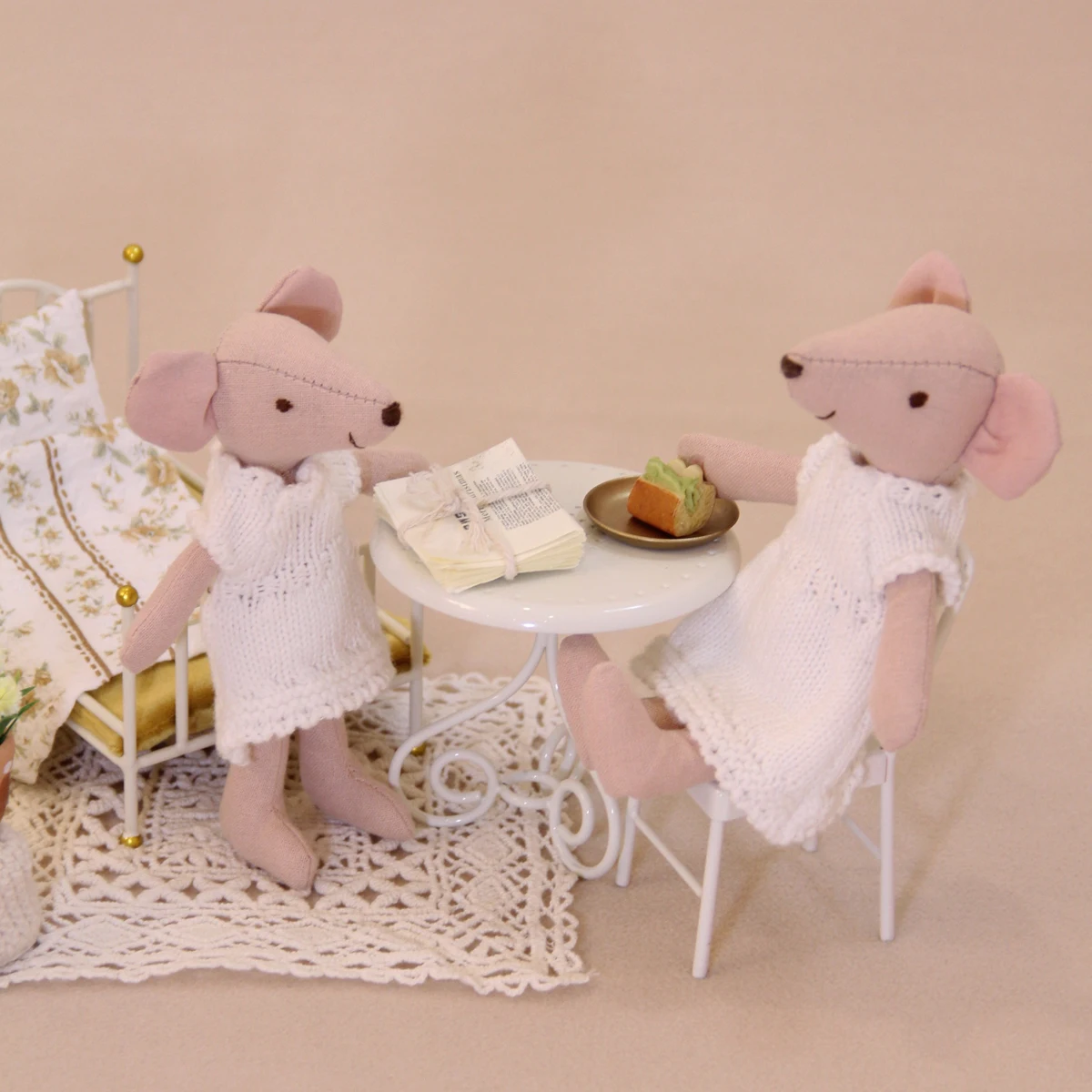 Poupée de jeu de simulation H-13/15Cm avec tenues interchangeables, tenue parent-enfant souris avec robe pull blanche, adaptée à la maison de poupée Bjd Maileg, adaptée au cadeau de fête des enfants, cadeau d'anniversaire