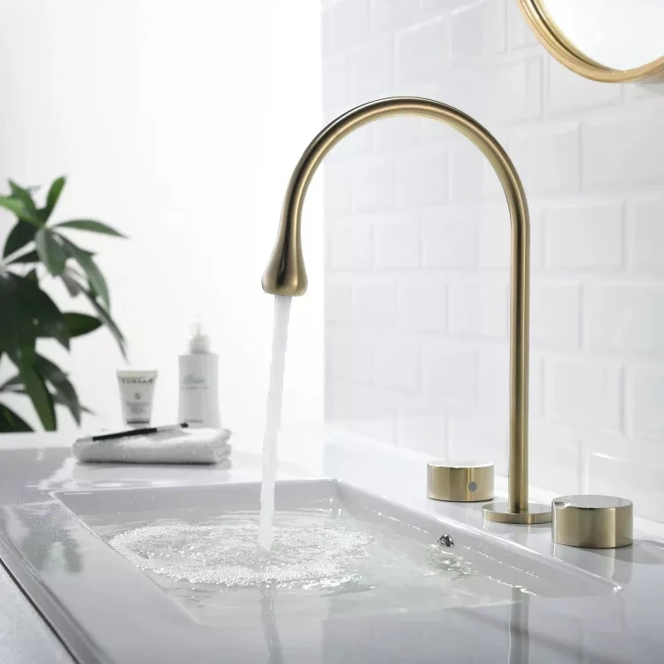 

Luxury Brass Bathroom sink faucet 3 Holes 2 Handles Brushed gold Basin mixer Tap Top Quality cold hot water Copper Basin faucet