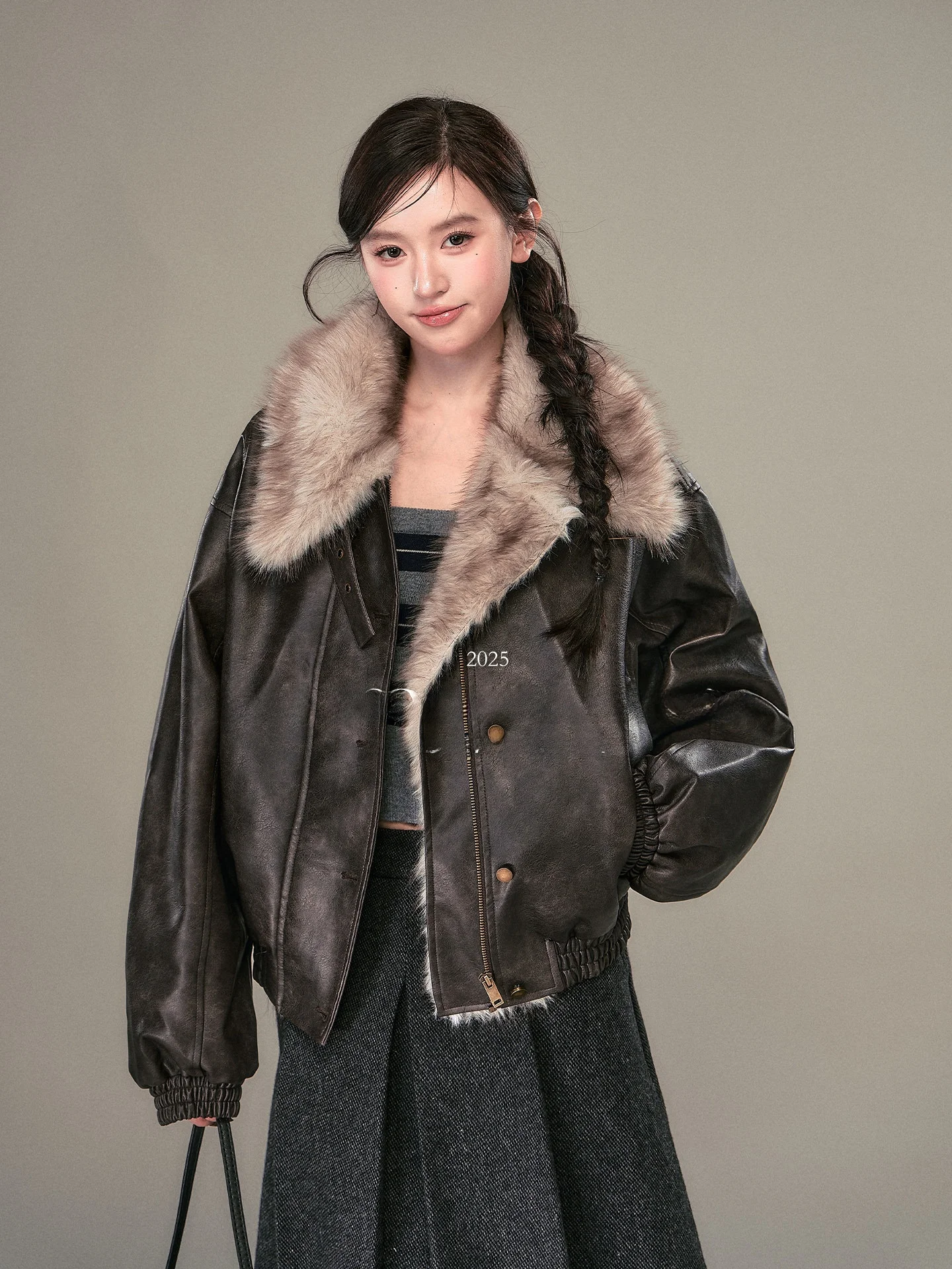 

OIOI E Retro Feel Fur Collar Loose Fit Casual Leather Jaet New Autumn Winter ort Outerwear for Women Zipper Closure