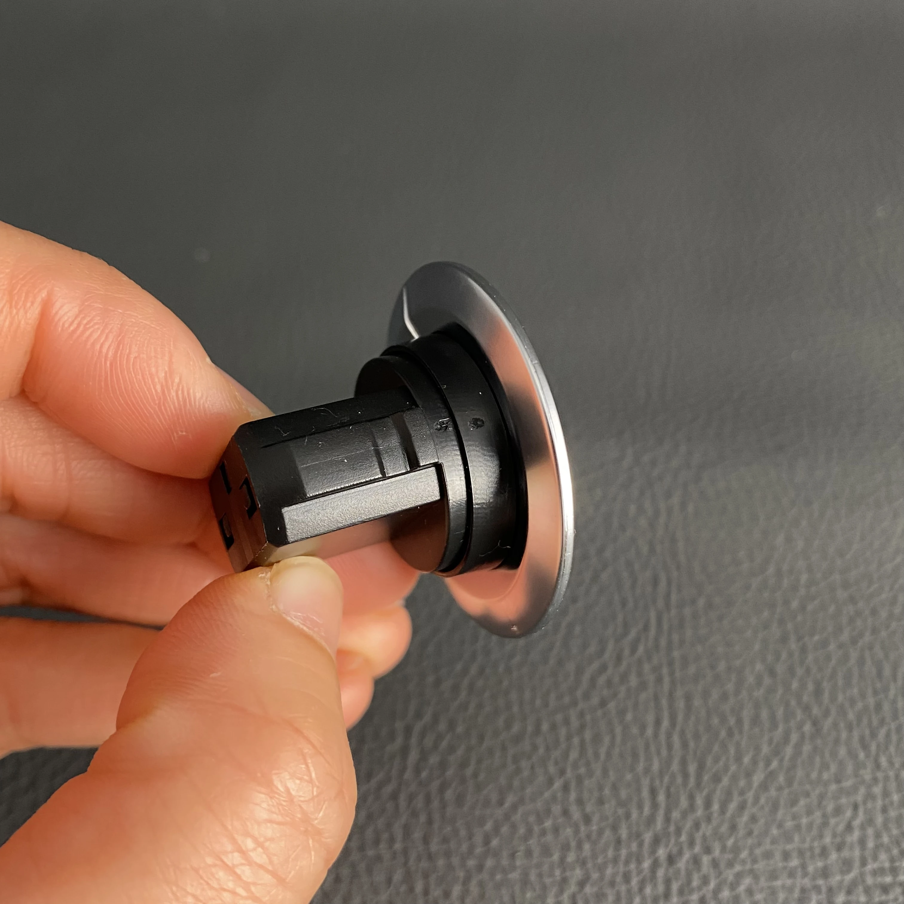 Schlüsselloser Start-Stopp-Druckknopf für Auto-Motorzündung 2215450714 für Mercedes Benz W205 W212 W164 W166 W221 – Detail 3