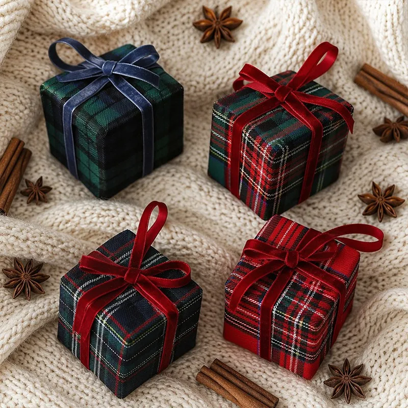 Sacs cadeaux de Noël en tissu, ornements, décorations pour sapin de Noël, décorations suspendues, présentoirs de vitrine d'hôtel et décorations de centre commercial