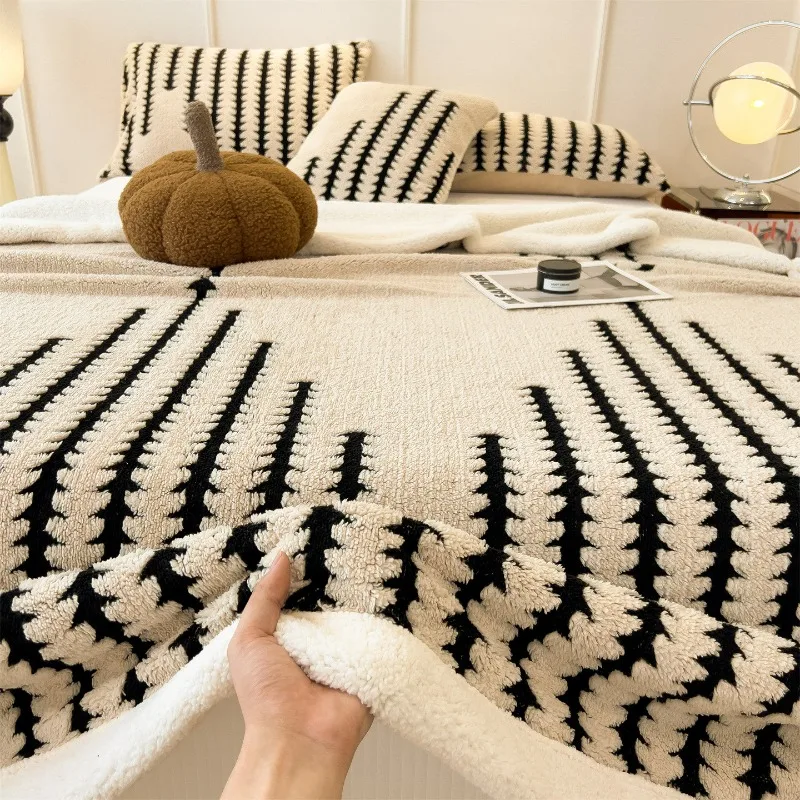 Leaf Shadow Pattern Sherpa Blanket for Bed Soft Plush Throw Blanket Warm Cozy Coral Fleece Cover for Sofa Bed Winter Home Decor