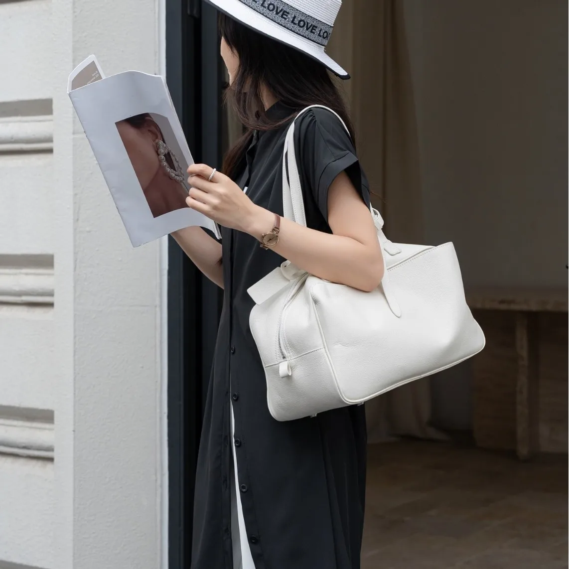 

2026 New High-end Bowling First-layer Cowhide Shoulder Bag Commuter Casual Versatile Handbag