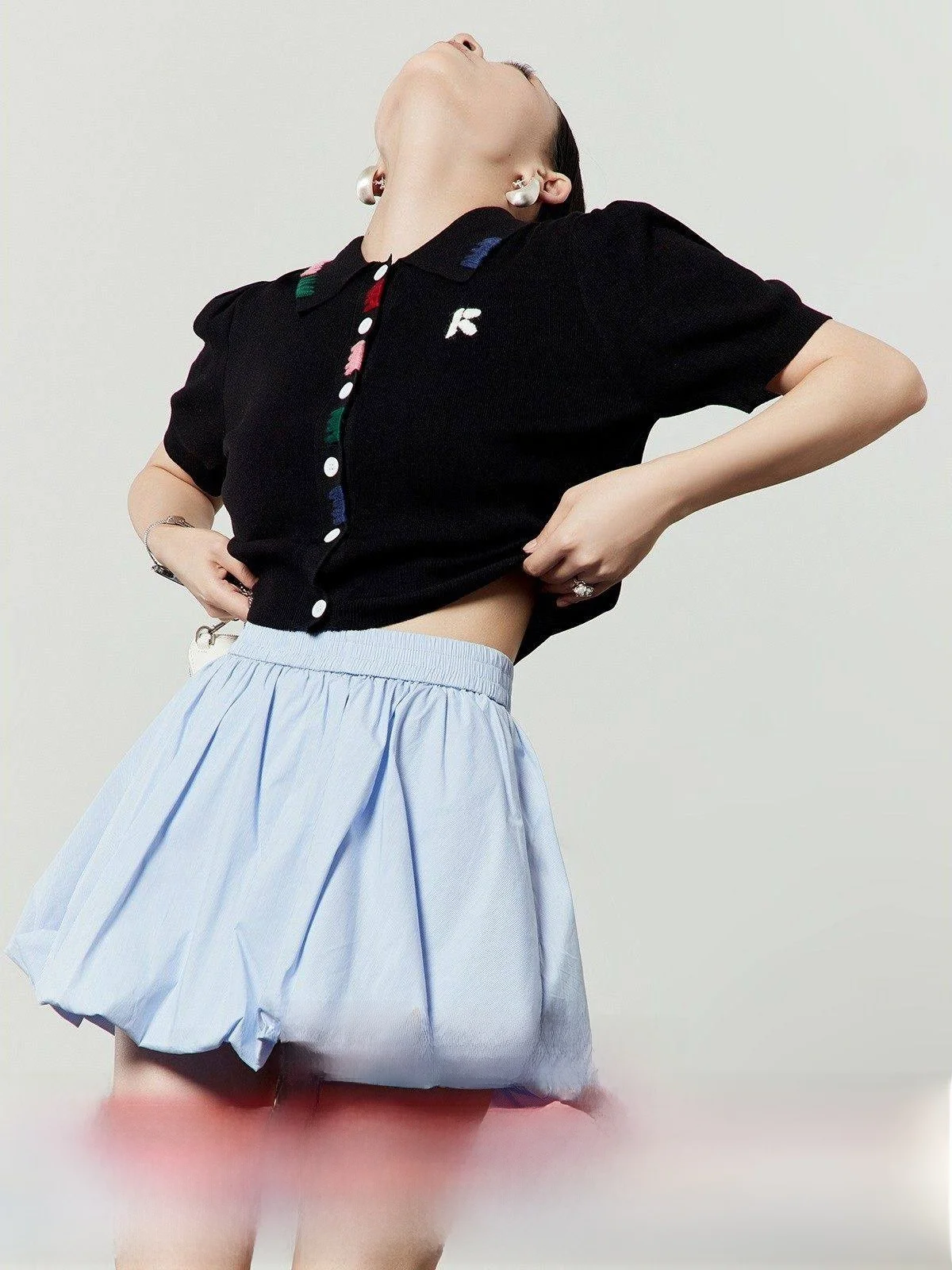 

Комплект из трикотажного топа и спортивных брюк для женщин, лето 2025, новинка, модный двухкомпонентный костюм...