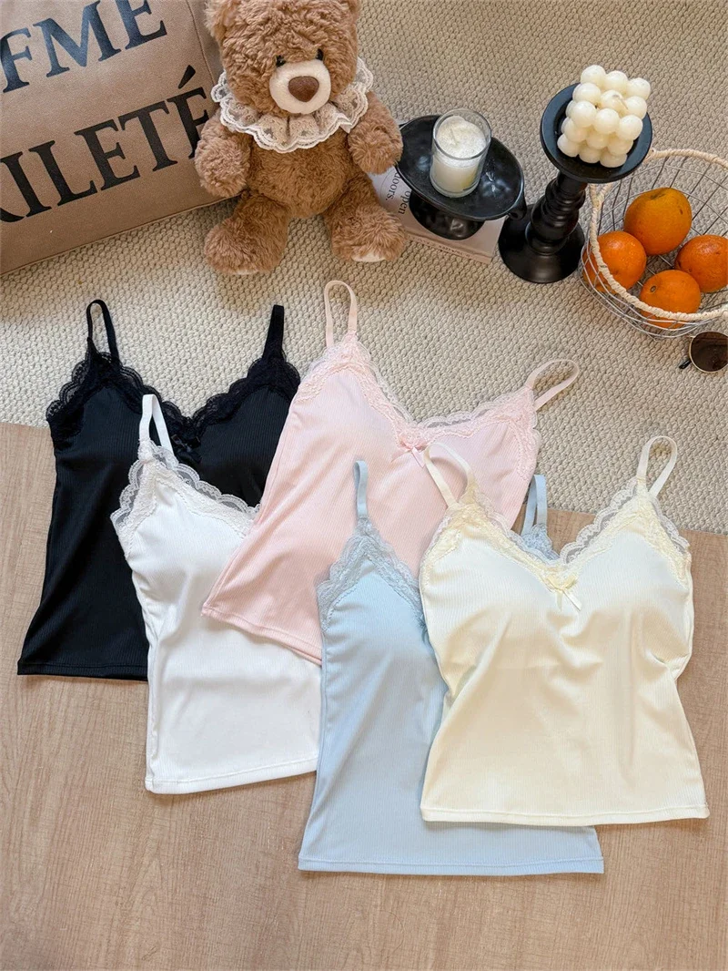 Spaghetti-Träger-Camisole 2026 Sommer Spitze Geripptes Damen-Tanktop mit integrierten BH-Pads, schmal geschnittenes Crop-Top für Innen- und Außenbekleidung – Detail 6